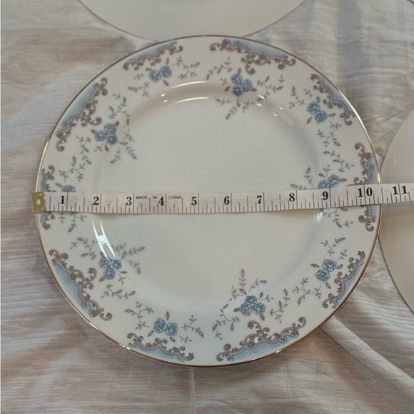 Imperial China W Dalton Seville 5303 Dinner Plates 10 3/8" - Set of 4 Vintage - Picture 3 of 4